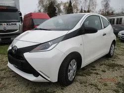 Weiß Gebraucht 2016 Toyota Aygo Kleinwagen | 3.450 €