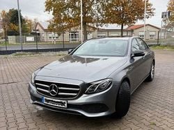 Grau Gebraucht 2017 Mercedes E250 Night Limousine | 24.800 € (Fairer Preis)