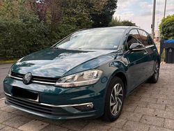 Grün Gebraucht 2017 VW Golf Limousine | 11.000 € (Fairer Preis)