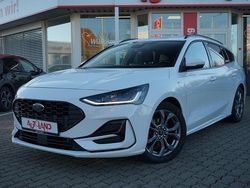 Schwarz Gebraucht 2017 Ford Focus Titanium Kombi | 19.950 €