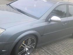 Grau Gebraucht 2005 Opel Signum Kleinwagen | 1.750 €