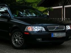 Schwarz Gebraucht 2001 Volvo V40 Kombi | 2.300 € (Teuer)