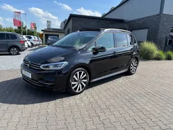 Schwarz Gebraucht 2024 VW Touran R-line Van / Kleinbus | 35.880 € (Fairer Preis)