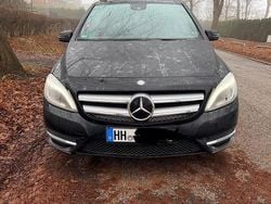 Schwarz Gebraucht 2014 Mercedes B200 Van / Kleinbus | 18.500 € (Teuer)