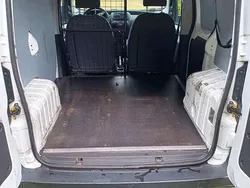 Weiß Gebraucht 2011 Peugeot Bipper Van / Kleinbus | 2.900 €