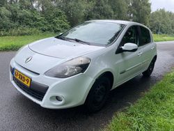 Weiß Gebraucht 2012 Renault Clio IV Collection Limousine | 1.450 € (Superpreis)