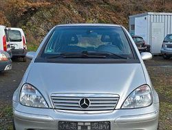 Grau Gebraucht 2001 Mercedes A160 Elegance Van / Kleinbus | 2.500 € (Teuer)