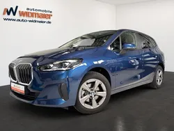 Blau Gebraucht 2024 BMW 218 Active Tourer Van / Kleinbus | 27.990 € (Guter Preis)