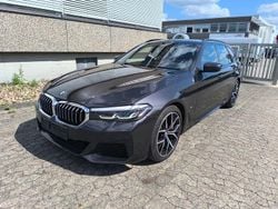 Grau Gebraucht 2023 BMW 530 M Sport Kombi | 34.890 € (Guter Preis)