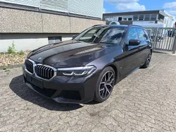 Grau Gebraucht 2023 BMW 530 M Sport Kombi | 36.900 € (Guter Preis)