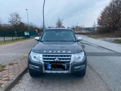 Grau Gebraucht 2018 Mitsubishi Montero Edition SUV | 35.000 €