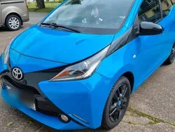 Blau Gebraucht 2016 Toyota Aygo Kleinwagen | 6.590 € (Fairer Preis)