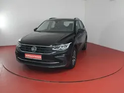 Schwarz (deep black perleffekt) Gebraucht 2020 VW Tiguan Life SUV | 26.447 € (Superpreis)