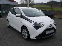 Weiß Gebraucht 2020 Toyota Aygo X-play Kleinwagen | 10.490 € (Fairer Preis)