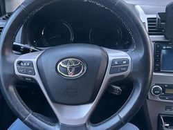 Weiß Gebraucht 2010 Toyota Avensis Kombi | 8.500 € (Teuer)