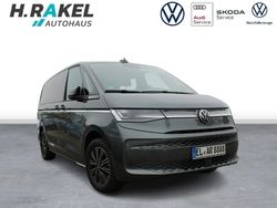 Grau Gebraucht 2024 VW T7 Style Van | 61.950 €