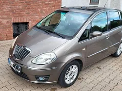 Braun Gebraucht 2009 Lancia Musa Van / Kleinbus | 2.499 € (Fairer Preis)