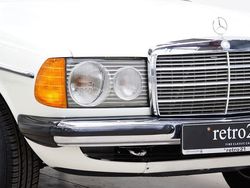 Weiß Gebraucht 1981 Mercedes 200 Limousine | 14.900 €
