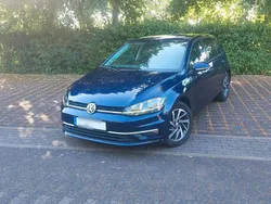 Blau Gebraucht 2017 VW Golf VII Sound Limousine | 14.600 € (Fairer Preis)