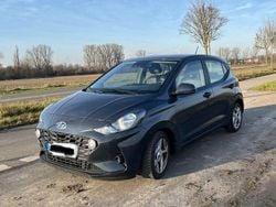Grau Gebraucht 2023 Hyundai i10 Trend Kleinwagen | 15.400 € (Guter Preis)