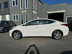 Weiß Gebraucht 2013 Hyundai Elantra Limousine | 7.400 €