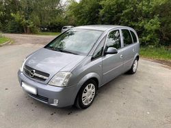 Grau Gebraucht 2005 Opel Meriva Van / Kleinbus | 1.400 € (Etwas zu teuer)