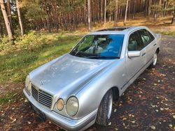 Silber Gebraucht 1995 Mercedes E230 Elegance Limousine | 2.900 €