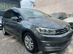 Grau Gebraucht 2019 VW Touran IQ Drive Van / Kleinbus | 15.500 € (Guter Preis)