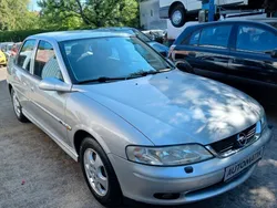 Silber Gebraucht 2000 Opel Vectra Edition Limousine | 2.999 € (Etwas zu teuer)