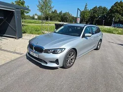 Grau Gebraucht 2021 BMW 320 Advantage Kombi | 20.000 € (Guter Preis)