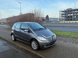 Mountaingrau met. Gebraucht 2011 Mercedes A160 Avantgarde Kleinwagen | 8.950 € (Teuer)
