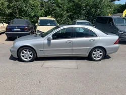 Silber Gebraucht 2003 Mercedes 220 Limousine | 3.500 €