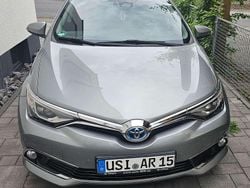 Grau Gebraucht 2018 Toyota Auris Hybrid Kombi | 16.000 €