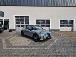 Moonwalk grey (metallic) Gebraucht 2022 Mini Cooper SE Kleinwagen | 19.990 € (Fairer Preis)