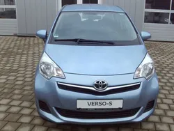 Hellblaumetallic Gebraucht 2011 Toyota Verso-S Cool Van / Kleinbus | 11.900 € (Teuer)