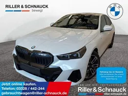 Mineralweiss Gebraucht 2024 BMW 520 M Sport Limousine | 54.950 € (Fairer Preis)