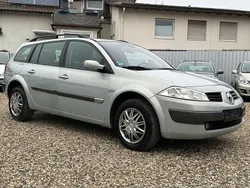 Grau Gebraucht 2004 Renault Mégane GrandTour Dynamique Kombi | 4.790 €