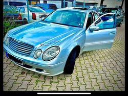 Grau Gebraucht 2003 Mercedes E220 Elegance Limousine | 4.200 € (Fairer Preis)