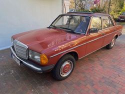 Rot Gebraucht 1983 Mercedes 240 Limousine | 12.500 €