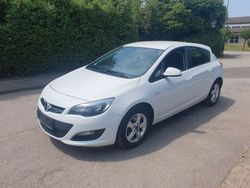 Weiß Gebraucht 2015 Opel Astra Limousine | 7.500 € (Fairer Preis)