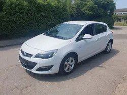 Weiß Gebraucht 2015 Opel Astra Limousine | 7.500 € (Guter Preis)