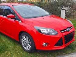 Rot Gebraucht 2013 Ford Focus Titanium Kombi | 4.800 € (Guter Preis)
