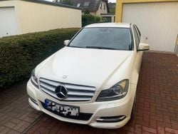 Weiß Gebraucht 2011 Mercedes 220 Limousine | 8.600 €