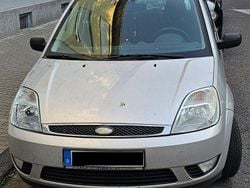 Silber Gebraucht 2004 Ford Fiesta Ghia Kleinwagen | 500 € (Superpreis)