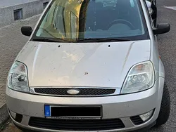 Silber Gebraucht 2004 Ford Fiesta Ghia Kleinwagen | 600 € (Guter Preis)