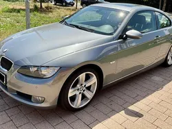 Grau Gebraucht 2009 BMW 320 Sport Line Coupé | 8.500 € (Etwas zu teuer)