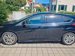 Schwarz Gebraucht 2015 Ford Focus Sport Limousine | 5.955 € (Superpreis)