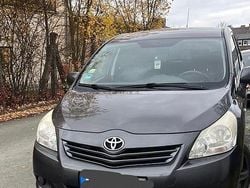 Grau Gebraucht 2009 Toyota Verso Executive Van / Kleinbus | 3.000 € (Fairer Preis)