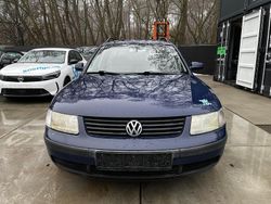 Blau Gebraucht 2000 VW Passat Kombi | 550 € (Guter Preis)