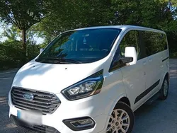 Weiß Gebraucht 2019 Ford Tourneo Custom Van / Kleinbus | 21.800 €